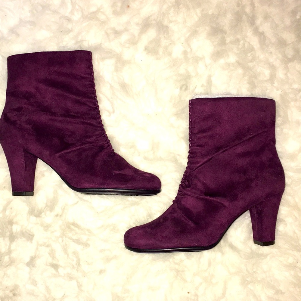 Women’s maroon suede boots